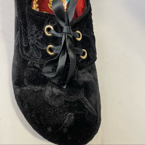 Irregular Choice “JINGLE” black velveteen with resin Santa HEELS size 7 Rare - Picture 10 of 13